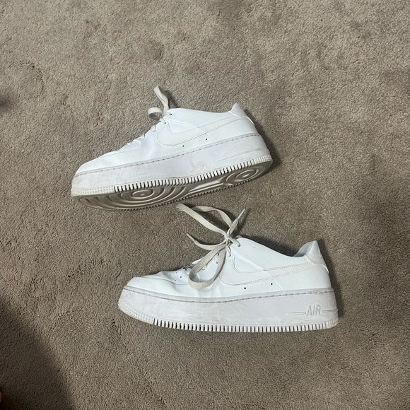 Nike women’s Air Force 1 Sage (platform) - Picture 4 of 5